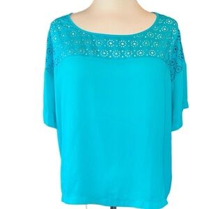 Attention blouse high/low style lasercut design top  neckline short sleeves Sz L